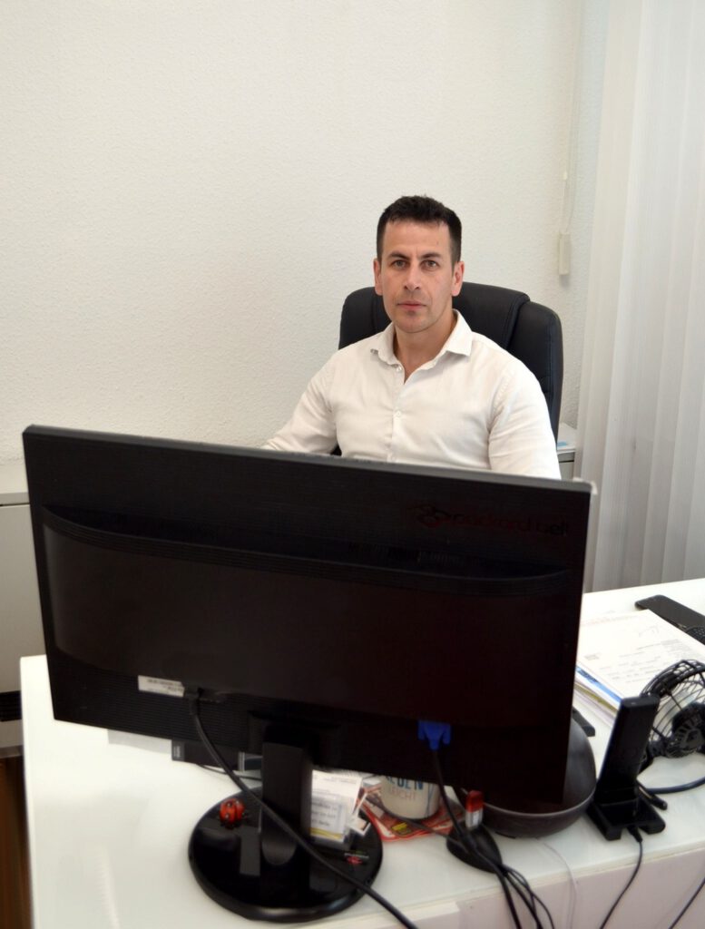 ee1fd8e0-faf1-4bcb-aca9-5c0d978f2f15 (2)